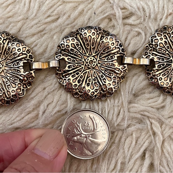 Vintage Gold Metal Disc Flower Chain Belt w/ Sun Dangle - O/S - Picture 5 of 8